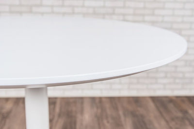 Classic 31" Round White Meeting Table w/ Pneumatic Lift